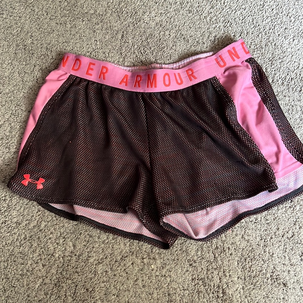 Women’s Under Armour Shorts - M